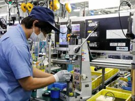 Manufacturing with facemask