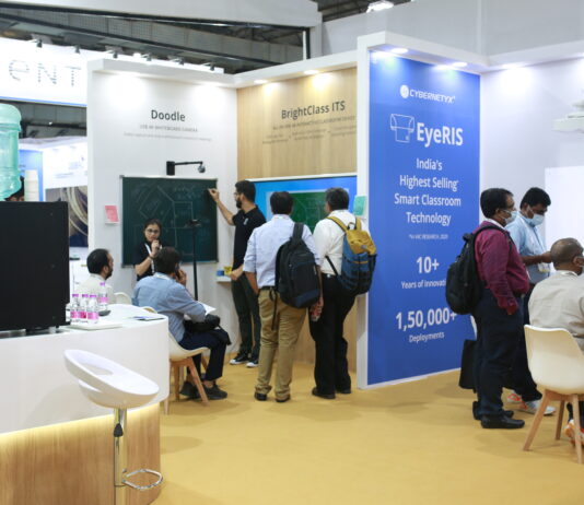 communication devices for hybrid environment  