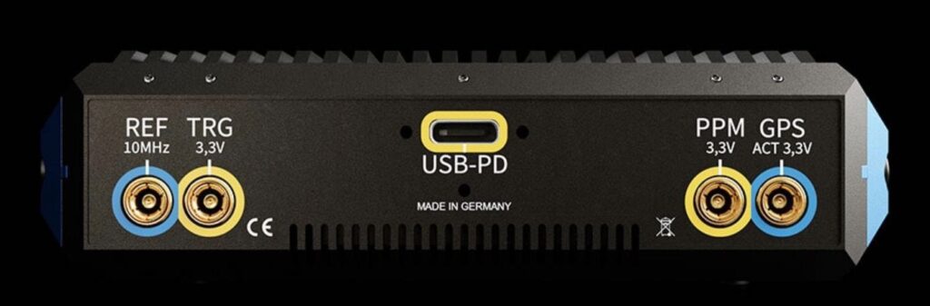 The USB spectrum analyzer is connected to a PC or laptop with just one USB cable: Power is supplied via USB PD via the same USB port